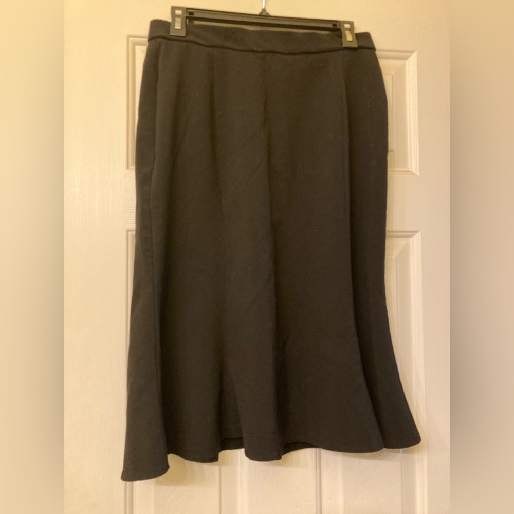 Briggs New York, size 8, black skirt
